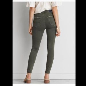 American Eagle size 6 olive green skinny jeans